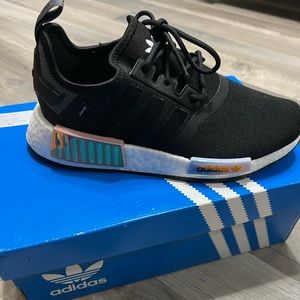 6.5 woman’s Adidas NMD_R1